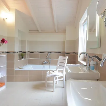 Сasa de vacaciones 3 Bedroom Lovely In