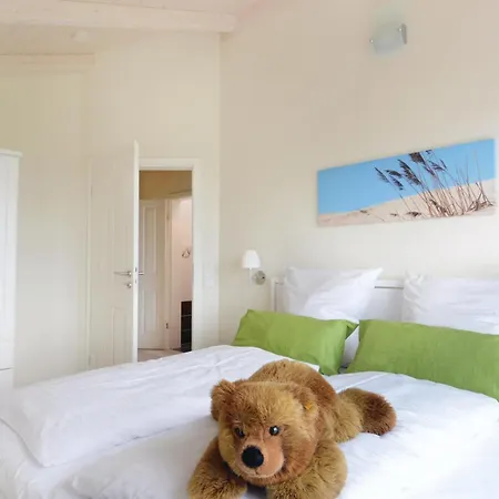 3 Bedroom Lovely In Holiday home